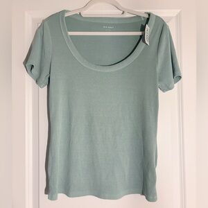 BNWT - Women’s Old Navy Fitted Scoop neck, short-sleeve top - Size Large